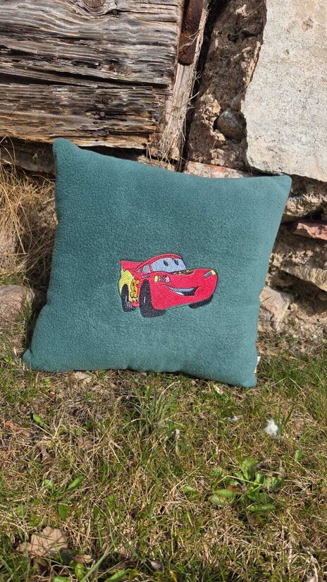 Dekoratīvais spilvens - McQueen zaļš